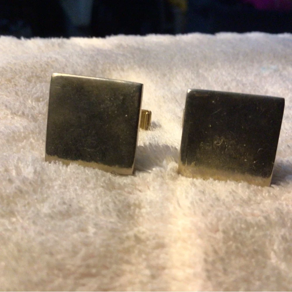 Men's Square Gold Cufflinks — Polished Minimalist Style